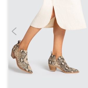 Dolce Vita Sonni Snake booties - 6.5